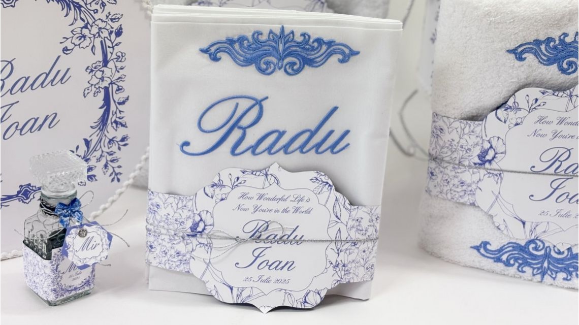 Trusou botez băiețel English Romantic Blue Personalizat cu broderie 13